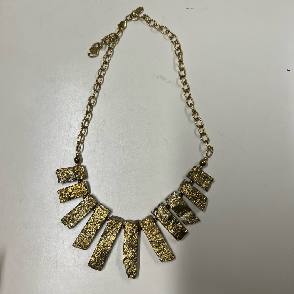 Chunky gold necklace